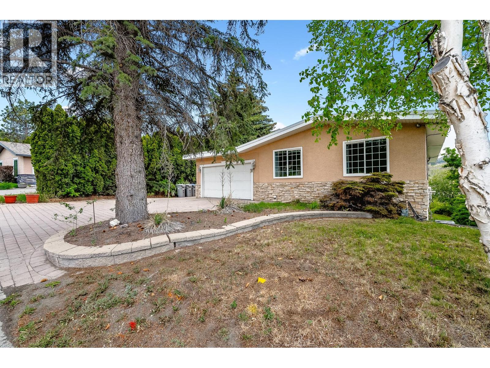 Photo 3 of 845 Gleneagles Drive, Kamloops BC