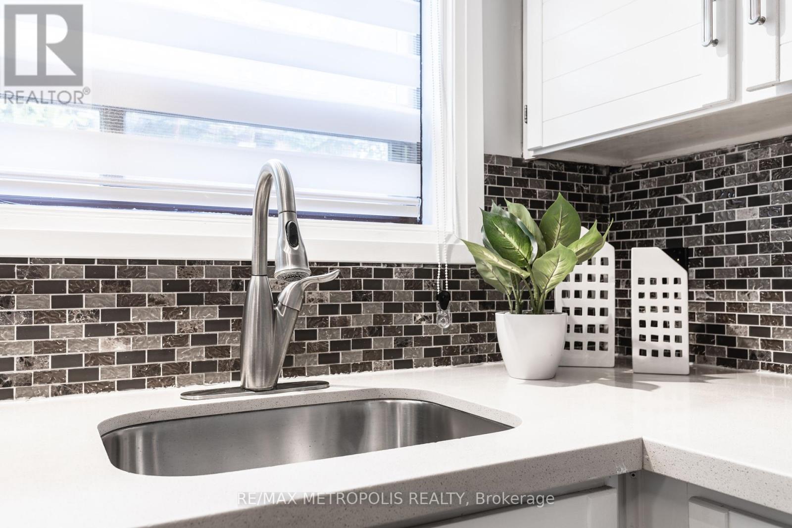 Photo 12 of 5 Jubilee Crescent, Toronto ON
