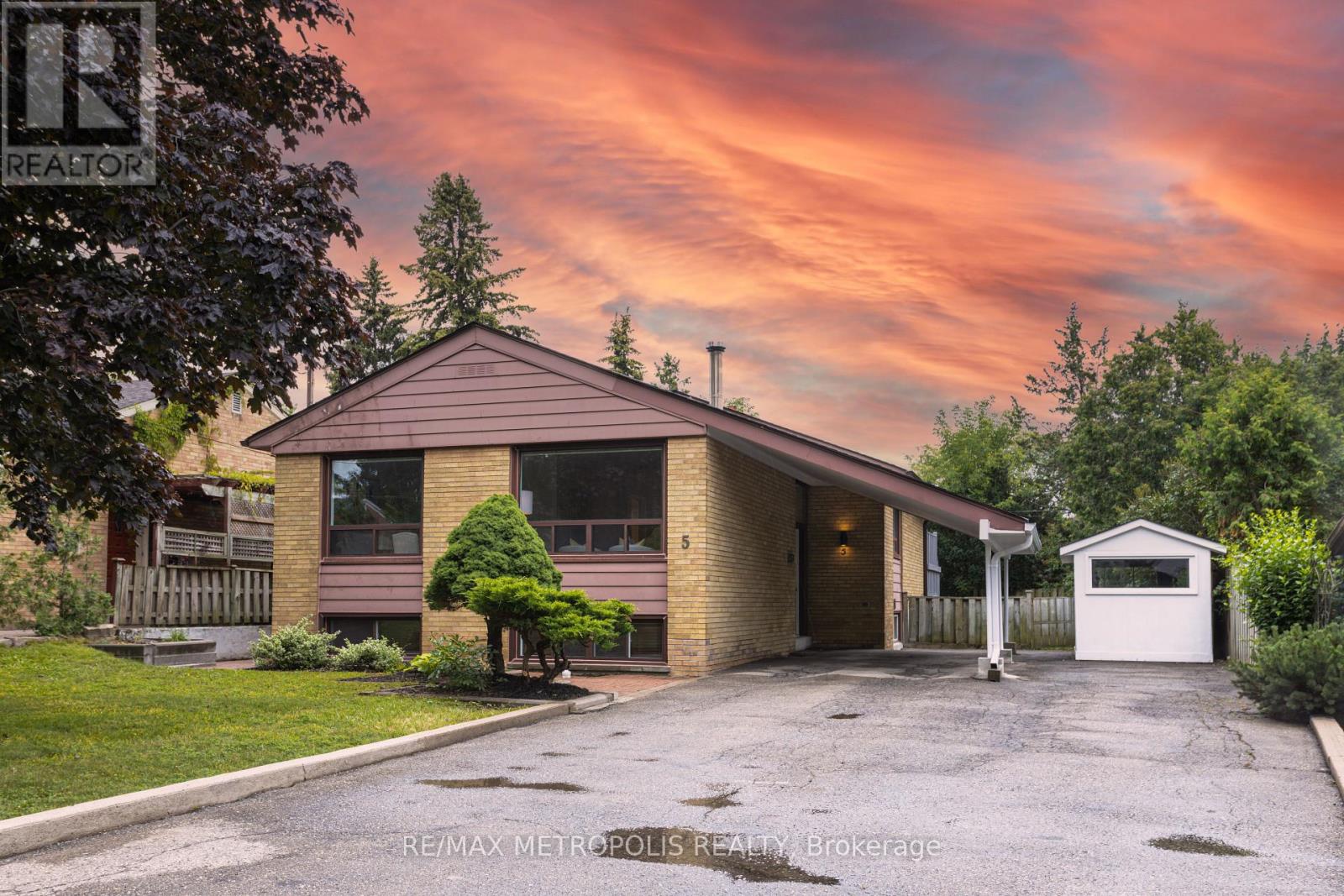 Photo 1 of 5 Jubilee Crescent, Toronto ON