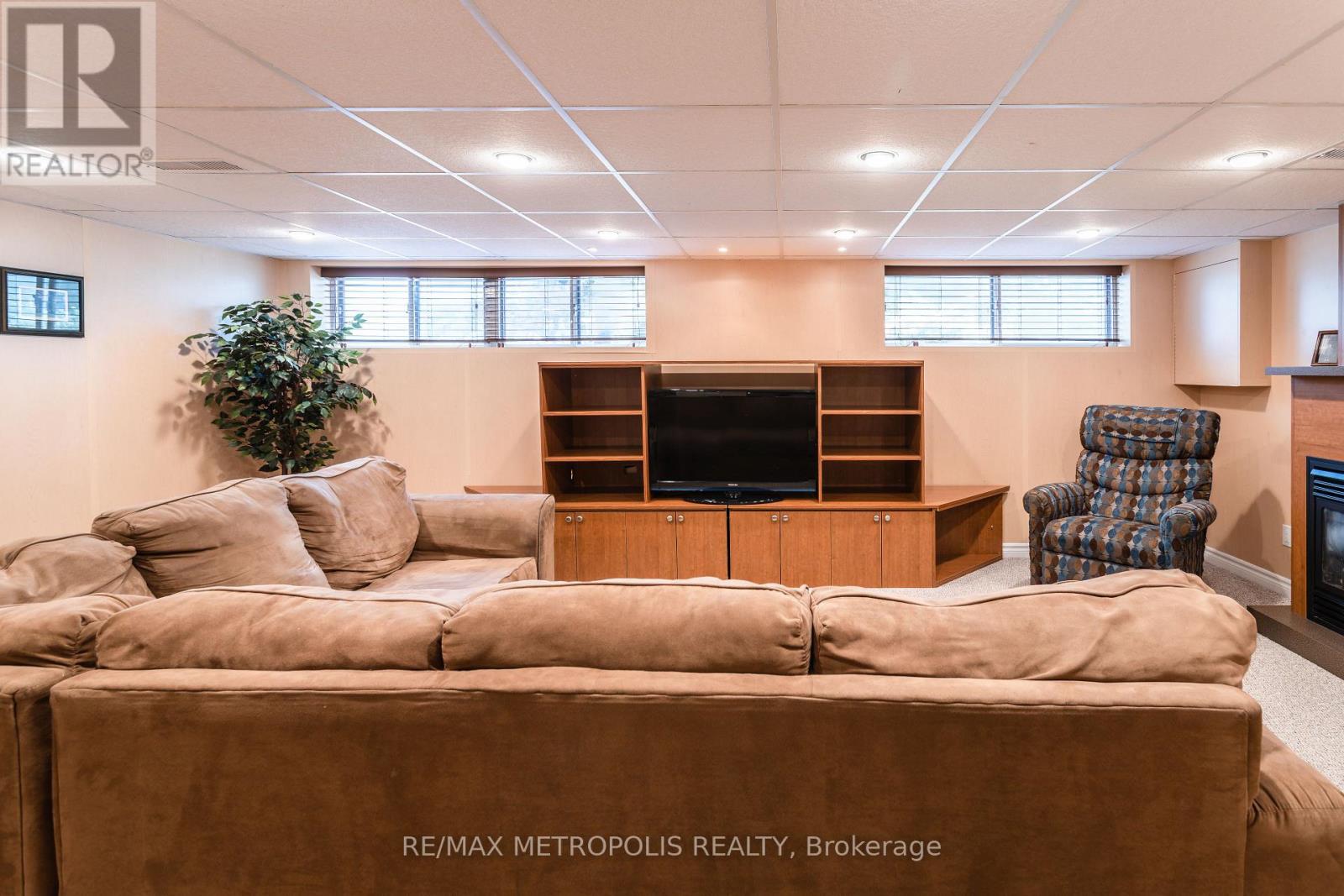 Photo 31 of 5 Jubilee Crescent, Toronto ON