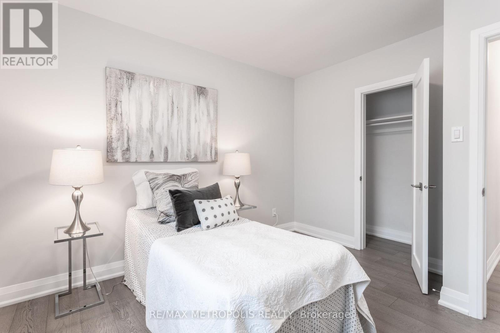 Photo 18 of 5 Jubilee Crescent, Toronto ON