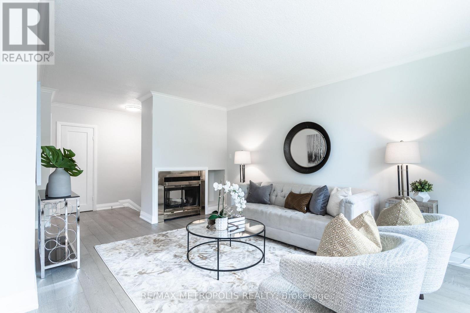 Photo 6 of 5 Jubilee Crescent, Toronto ON