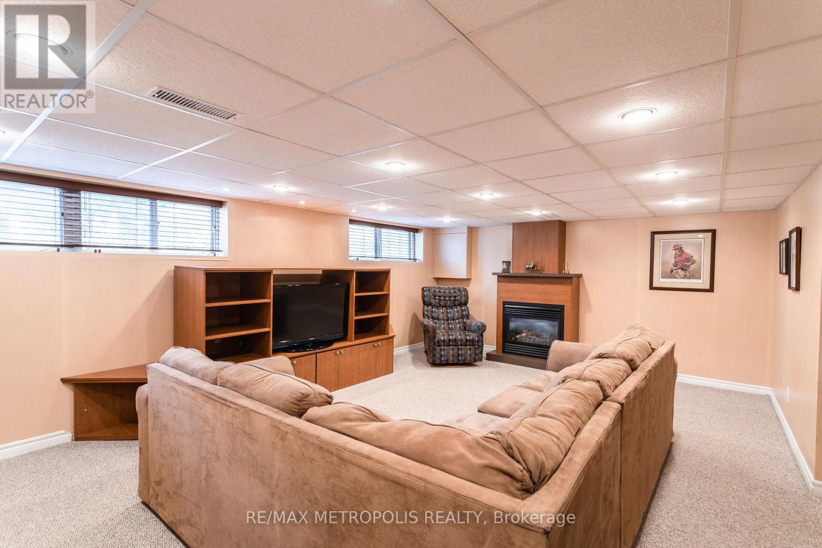 Photo 33 of 5 Jubilee Crescent, Toronto ON