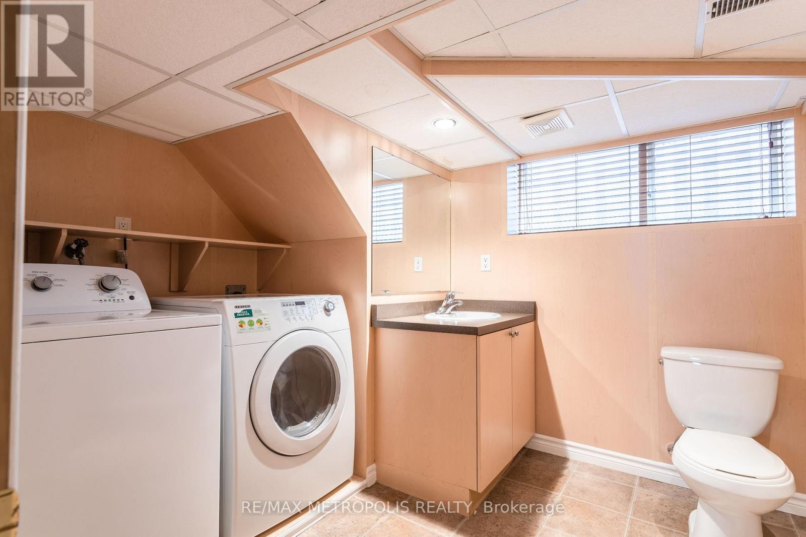 Photo 35 of 5 Jubilee Crescent, Toronto ON