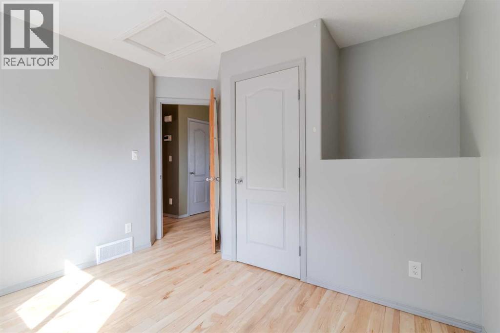 Photo 13 of 57 Pine Crescent, Blackfalds AB