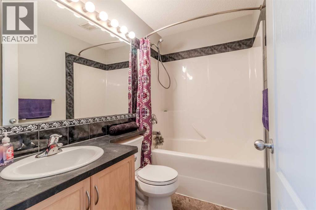 Photo 15 of 57 Pine Crescent, Blackfalds AB