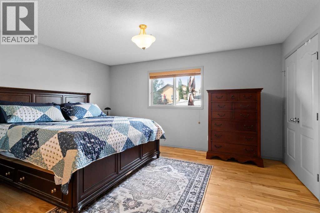 Photo 16 of 57 Pine Crescent, Blackfalds AB