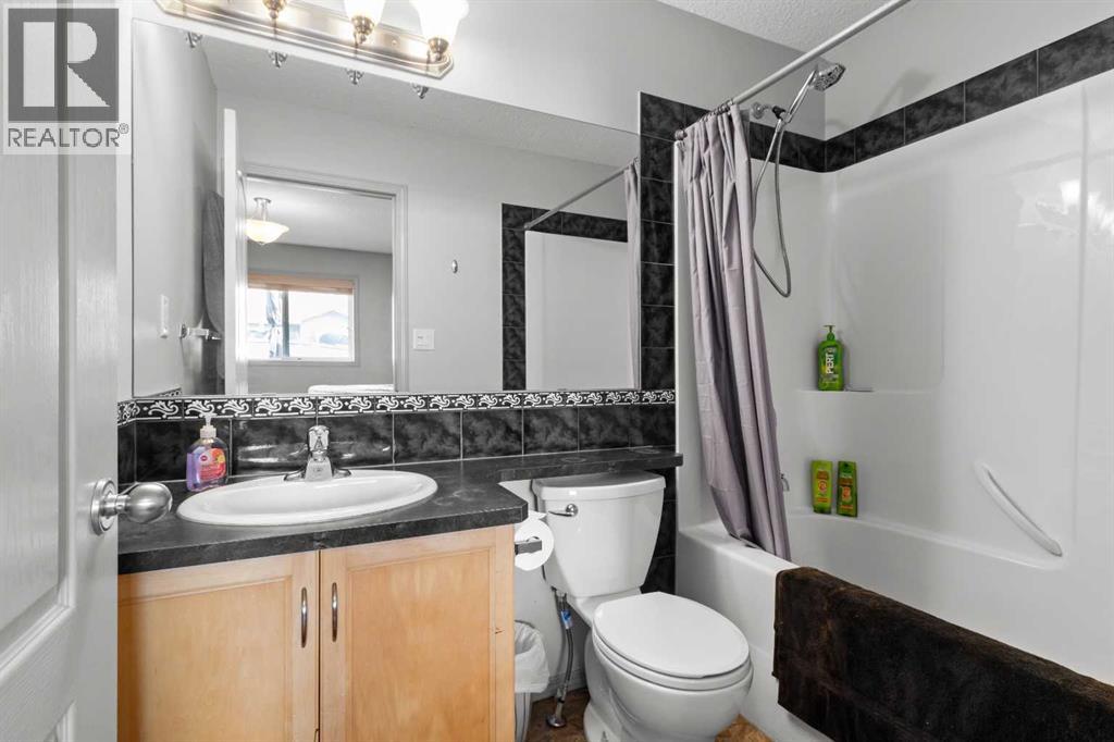 Photo 18 of 57 Pine Crescent, Blackfalds AB