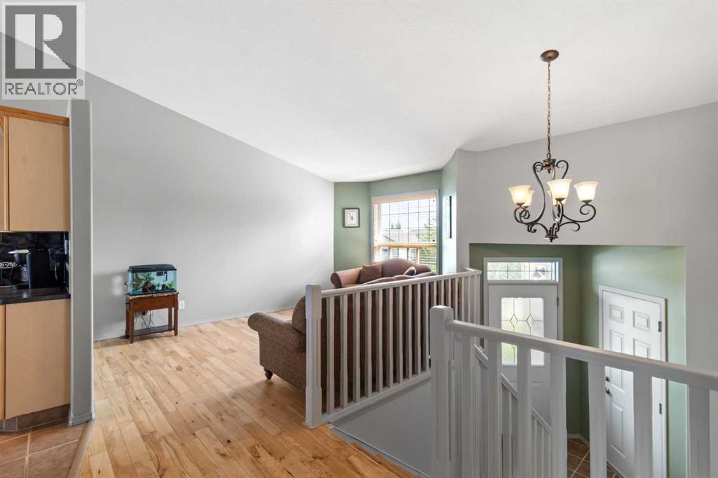Photo 3 of 57 Pine Crescent, Blackfalds AB