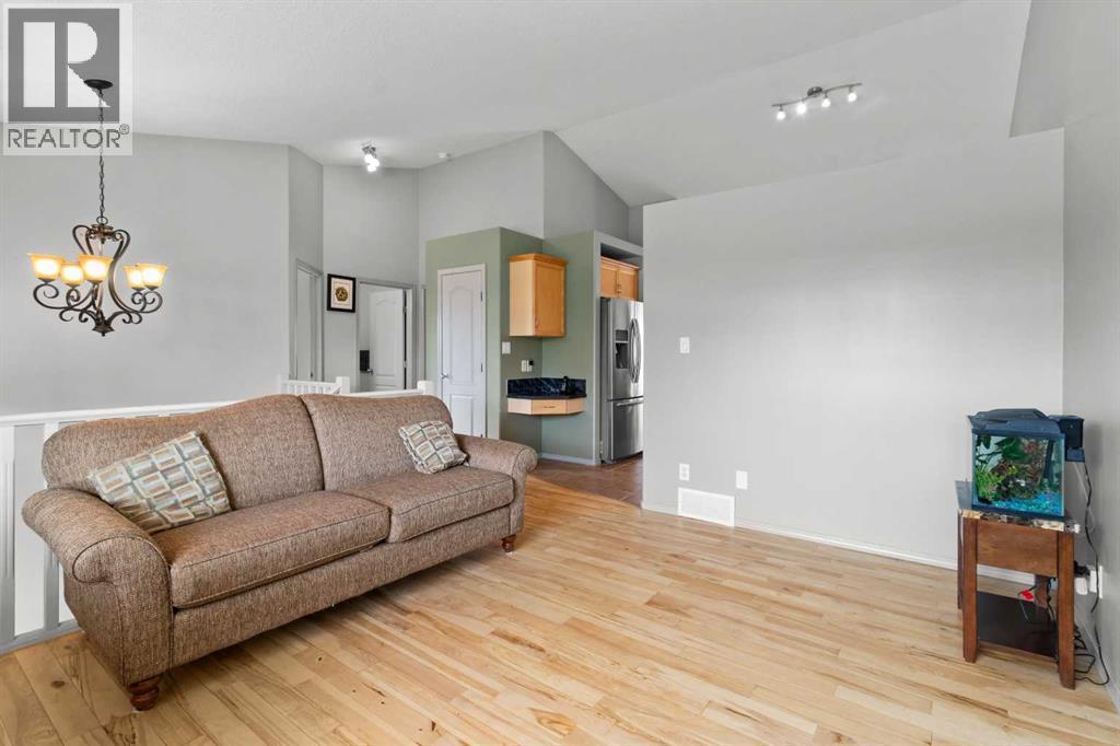 Photo 5 of 57 Pine Crescent, Blackfalds AB