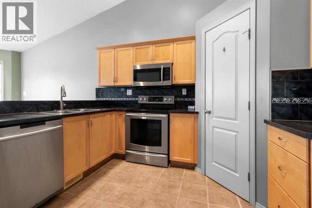 Photo 6 of 57 Pine Crescent, Blackfalds AB