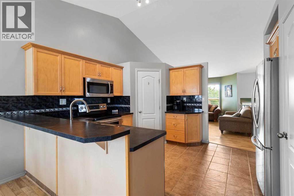 Photo 9 of 57 Pine Crescent, Blackfalds AB