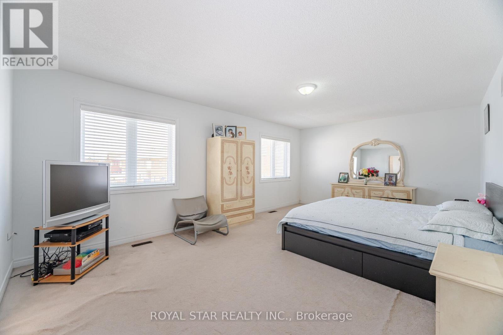 Photo 19 of 21 Baylawn Circle, Brampton ON