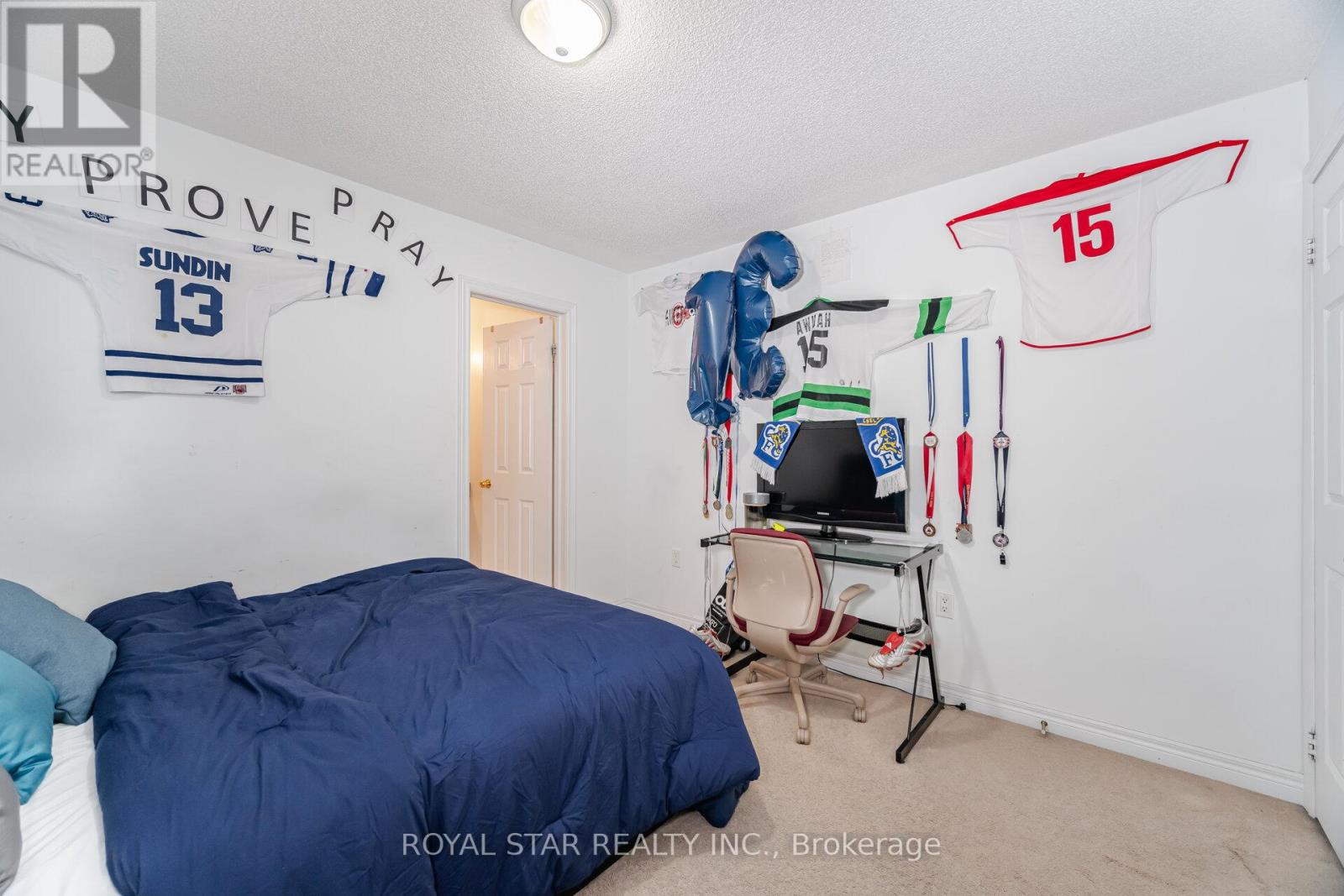 Photo 27 of 21 Baylawn Circle, Brampton ON
