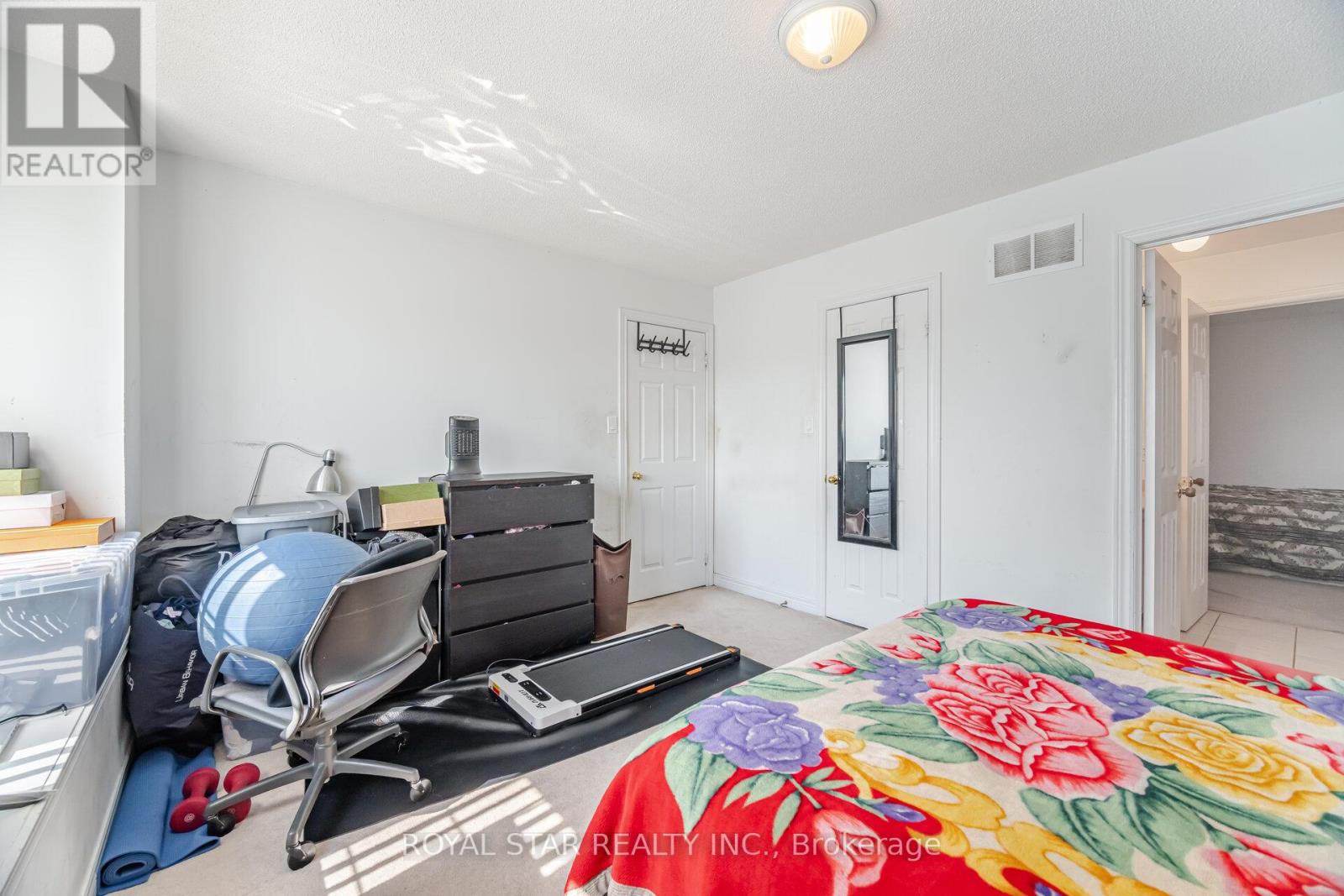 Photo 30 of 21 Baylawn Circle, Brampton ON