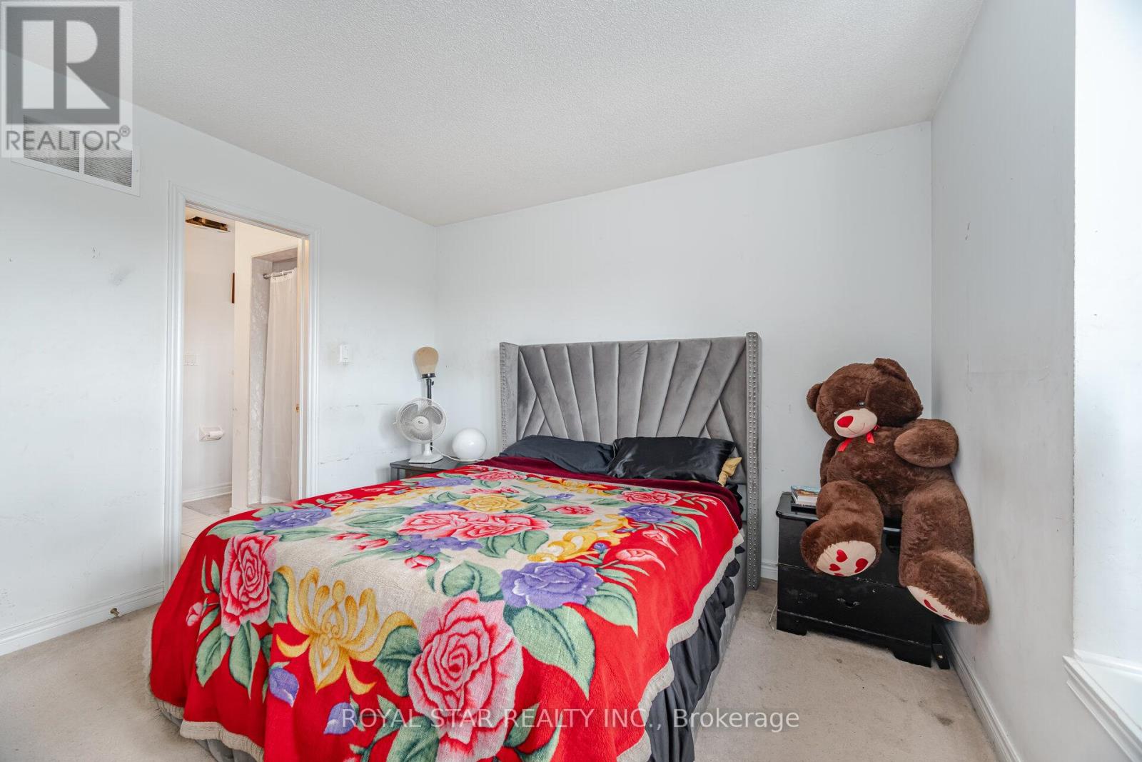 Photo 31 of 21 Baylawn Circle, Brampton ON