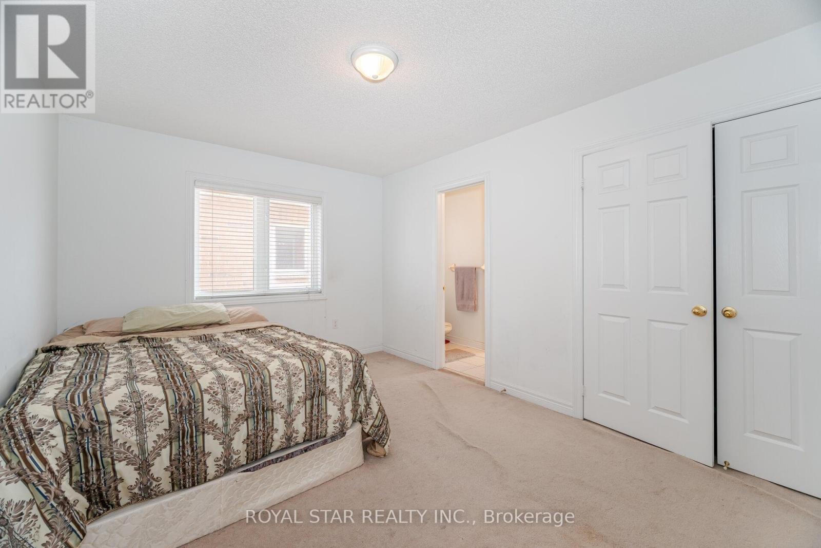 Photo 35 of 21 Baylawn Circle, Brampton ON