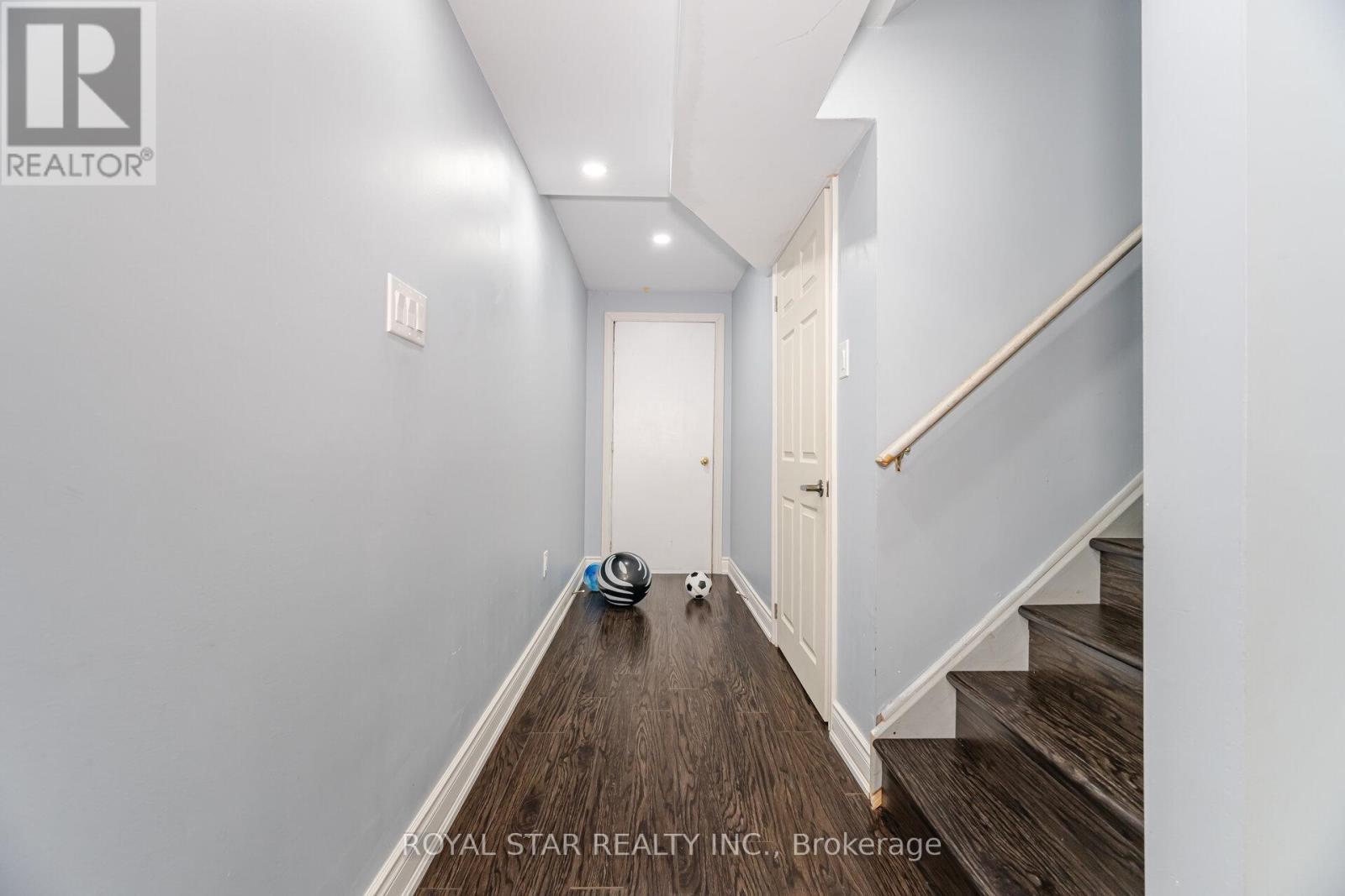 Photo 38 of 21 Baylawn Circle, Brampton ON