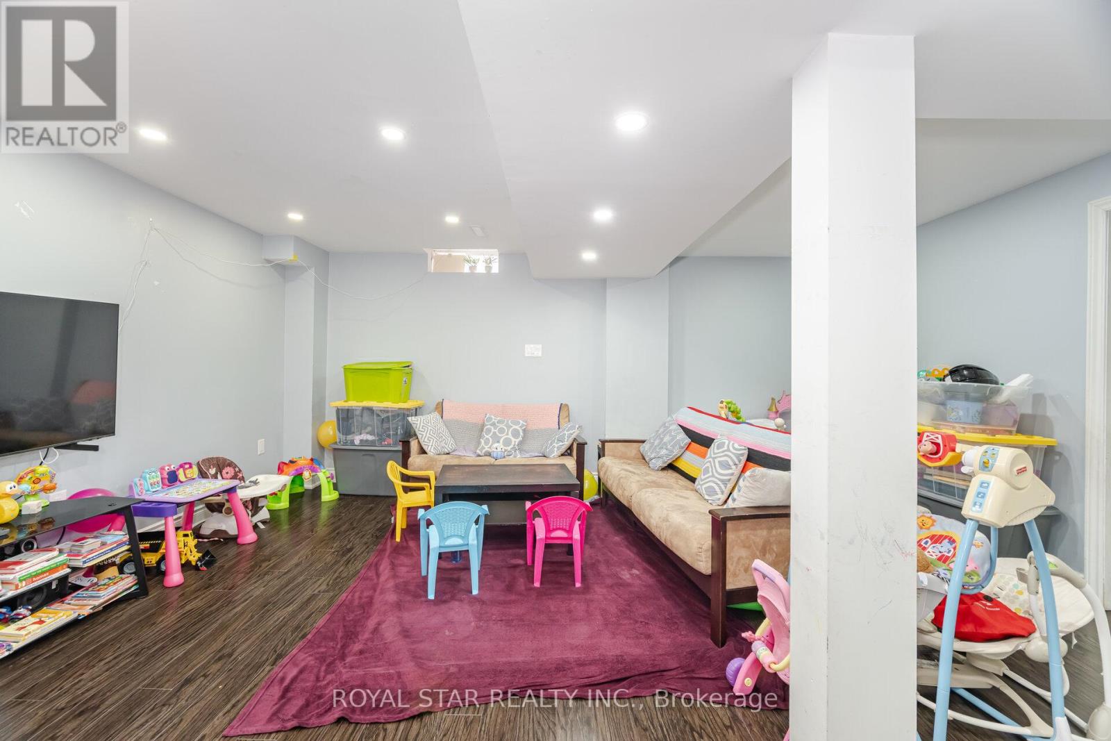 Photo 40 of 21 Baylawn Circle, Brampton ON