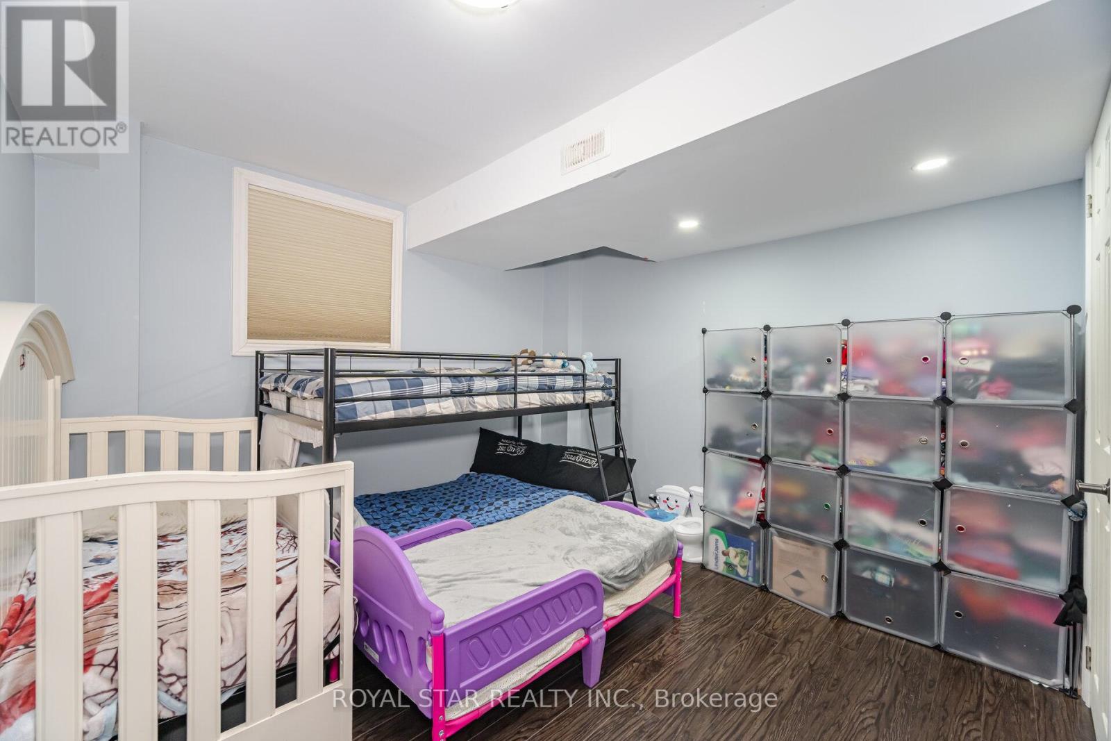 Photo 43 of 21 Baylawn Circle, Brampton ON