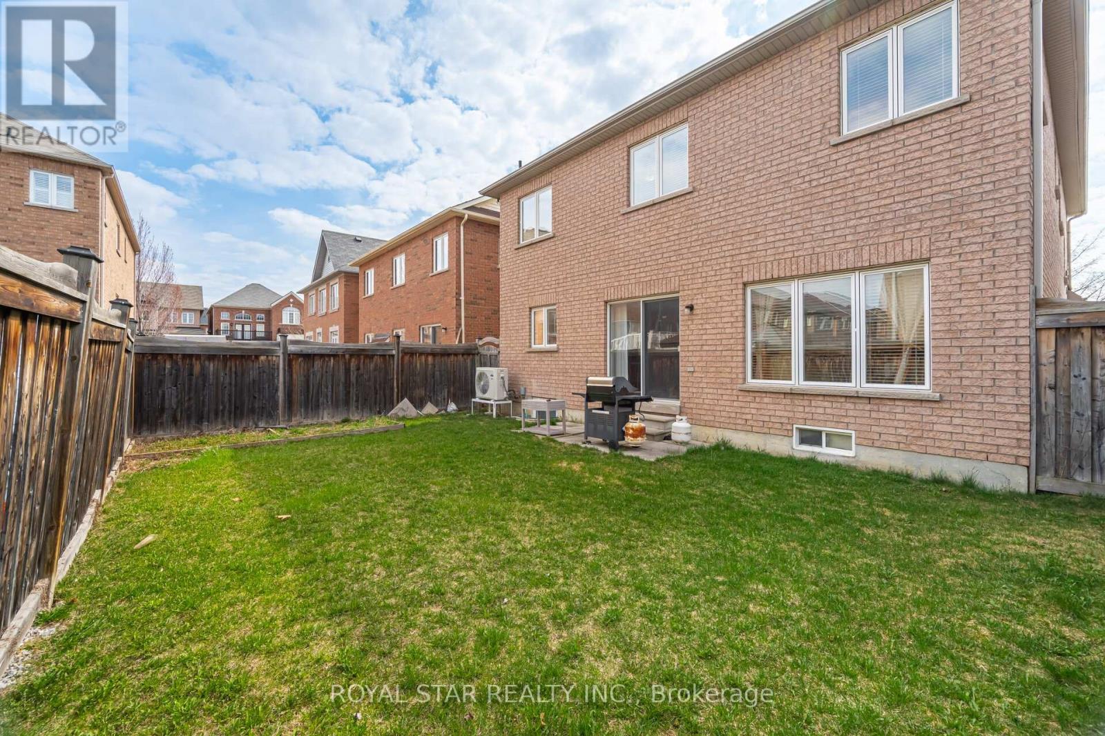 Photo 46 of 21 Baylawn Circle, Brampton ON