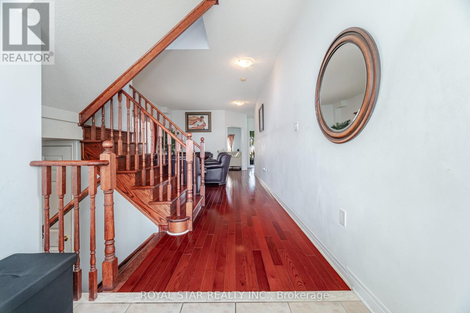 Photo 5 of 21 Baylawn Circle, Brampton ON