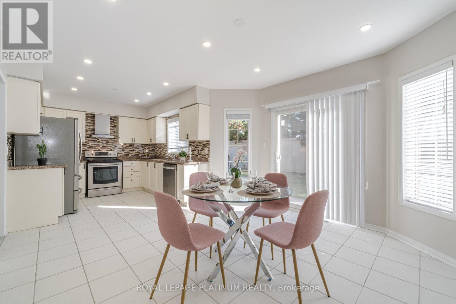 Photo 5 of 63 Culture Crescent, Brampton ON