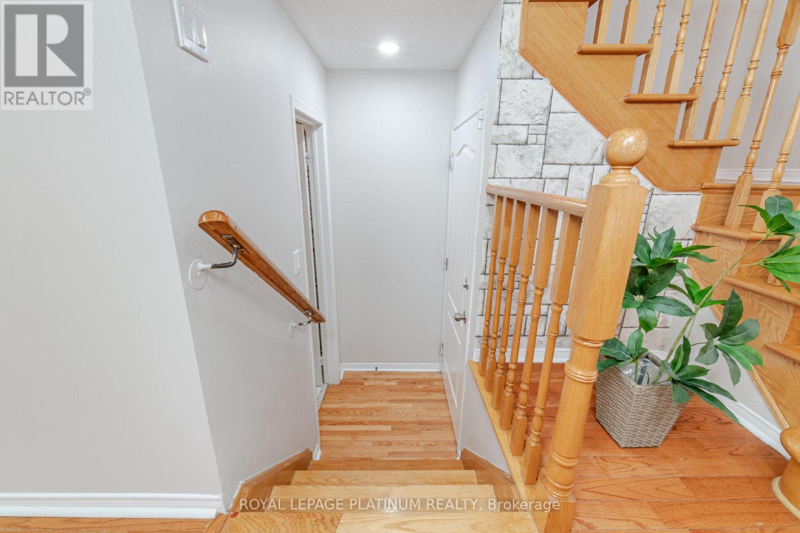 Photo 8 of 63 Culture Crescent, Brampton ON
