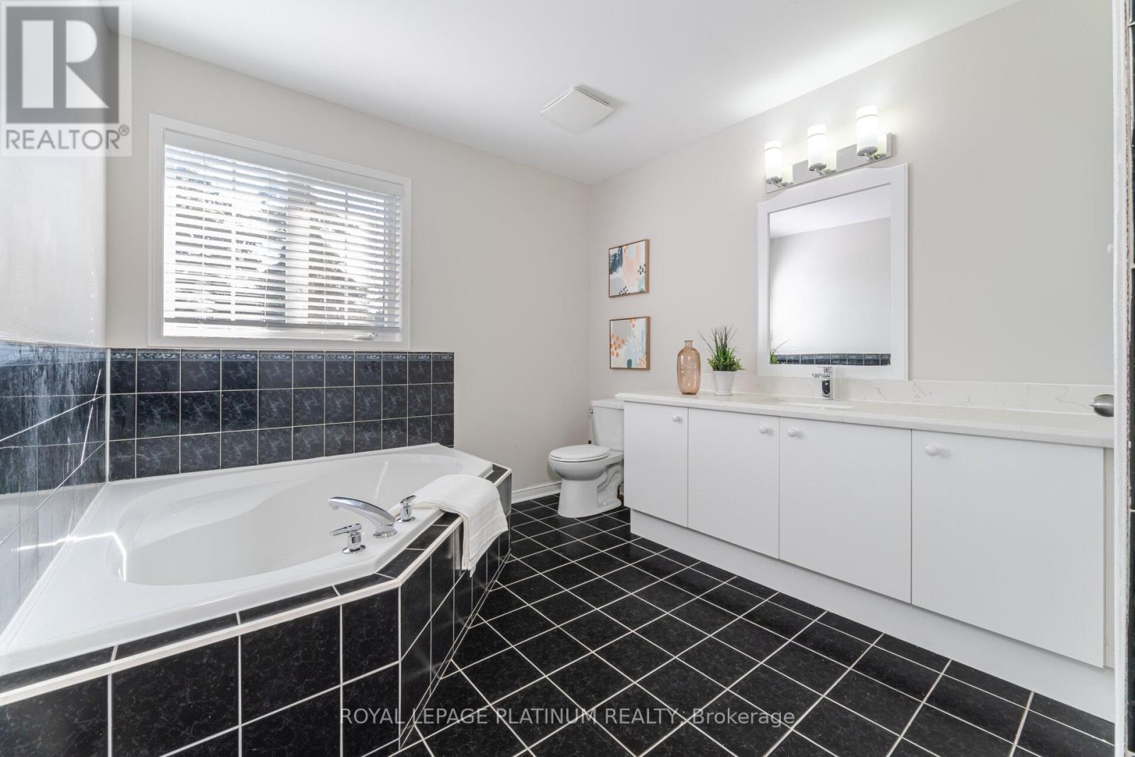 Photo 20 of 63 Culture Crescent, Brampton ON
