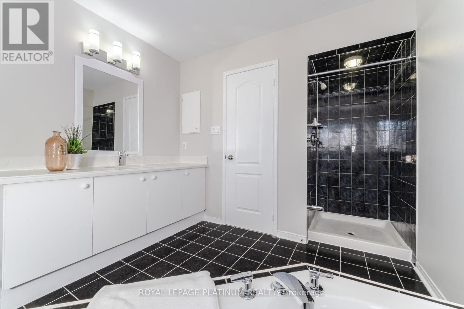Photo 23 of 63 Culture Crescent, Brampton ON