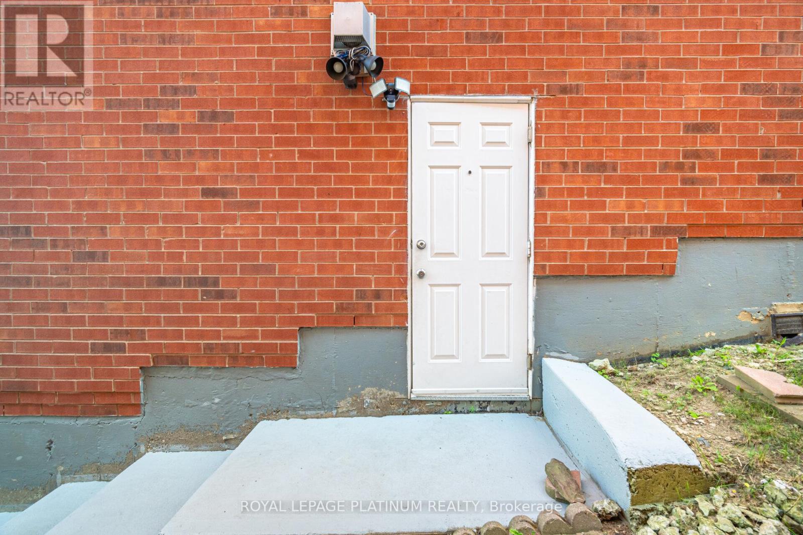 Photo 31 of 63 Culture Crescent, Brampton ON