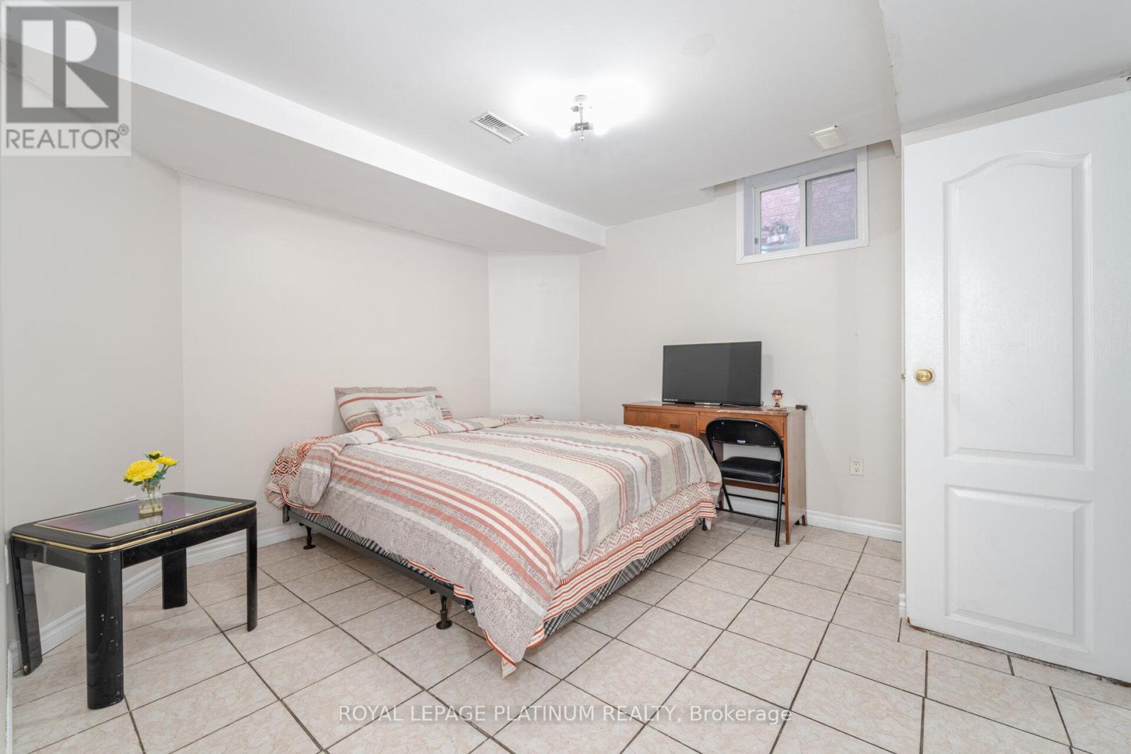 Photo 7 of 63 Culture Crescent, Brampton ON