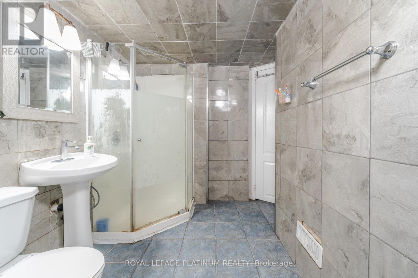 Photo 17 of 63 Culture Crescent, Brampton ON
