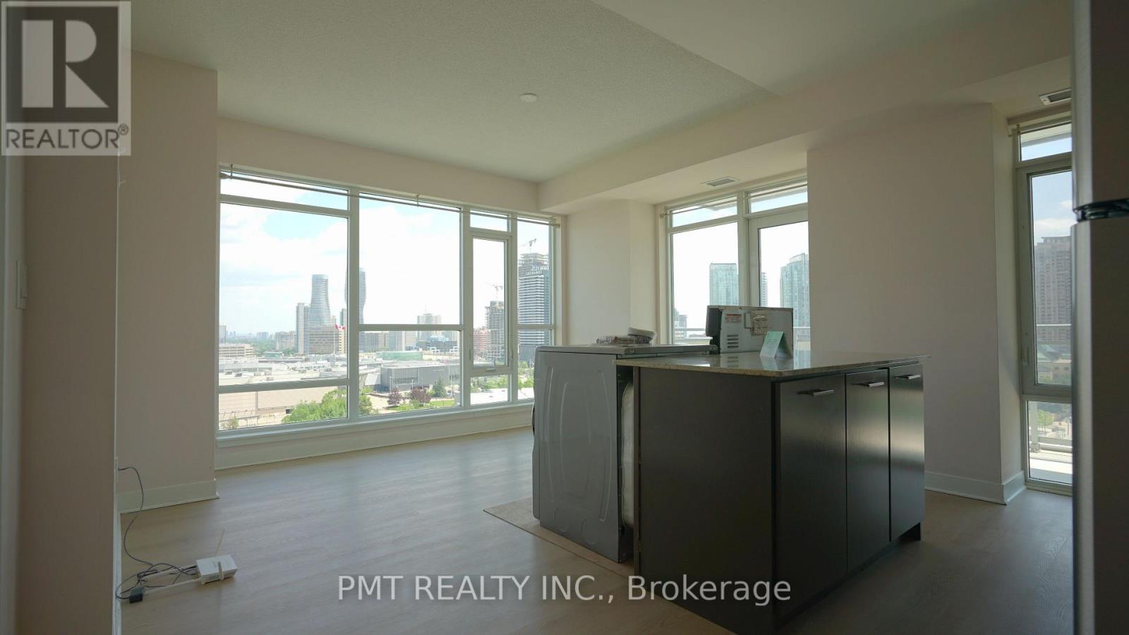 Photo 2 of 1102 365 Prince Of Wales Drive, Mississauga ON
