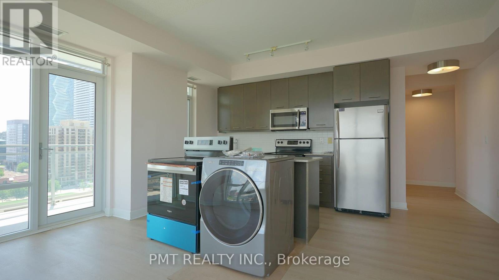 Photo 3 of 1102 365 Prince Of Wales Drive, Mississauga ON