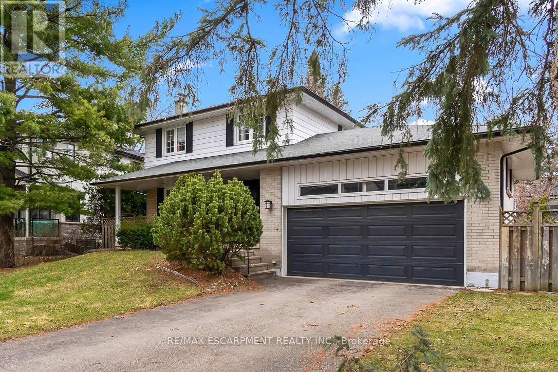 Photo 1 of 561 Wingrove Crescent, Oakville ON