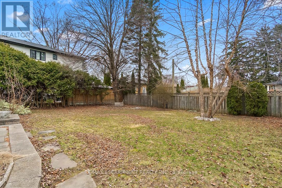 Photo 43 of 561 Wingrove Crescent, Oakville ON