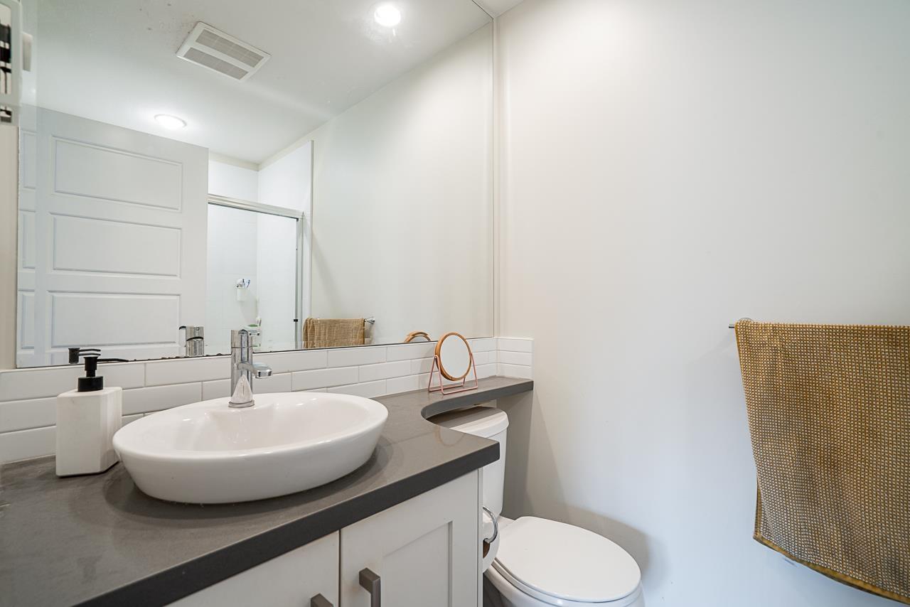 Photo 22 of 30 20967 76 Avenue, Langley BC
