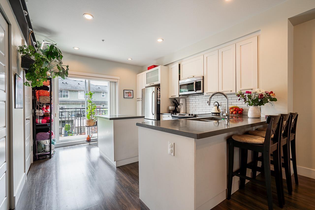 Photo 10 of 30 20967 76 Avenue, Langley BC