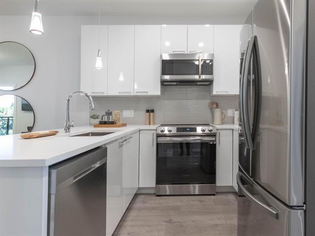 Photo 3 of 304 33886 Pine Street, Abbotsford BC