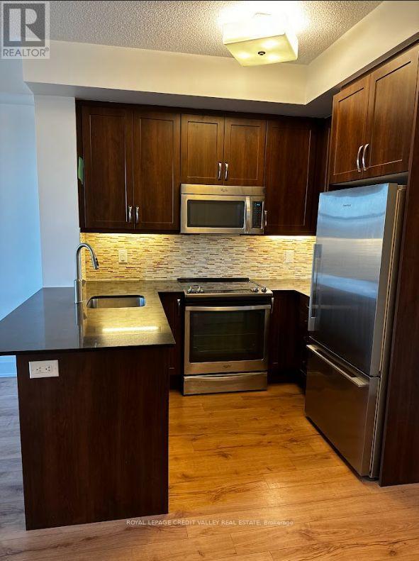 Photo 23 of 627 2 Old Mill Drive, Toronto ON