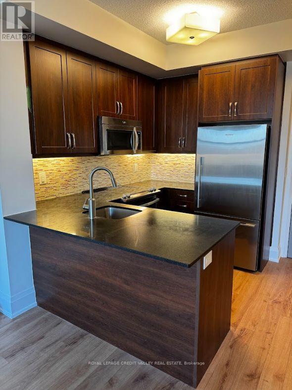 Photo 21 of 627 2 Old Mill Drive, Toronto ON