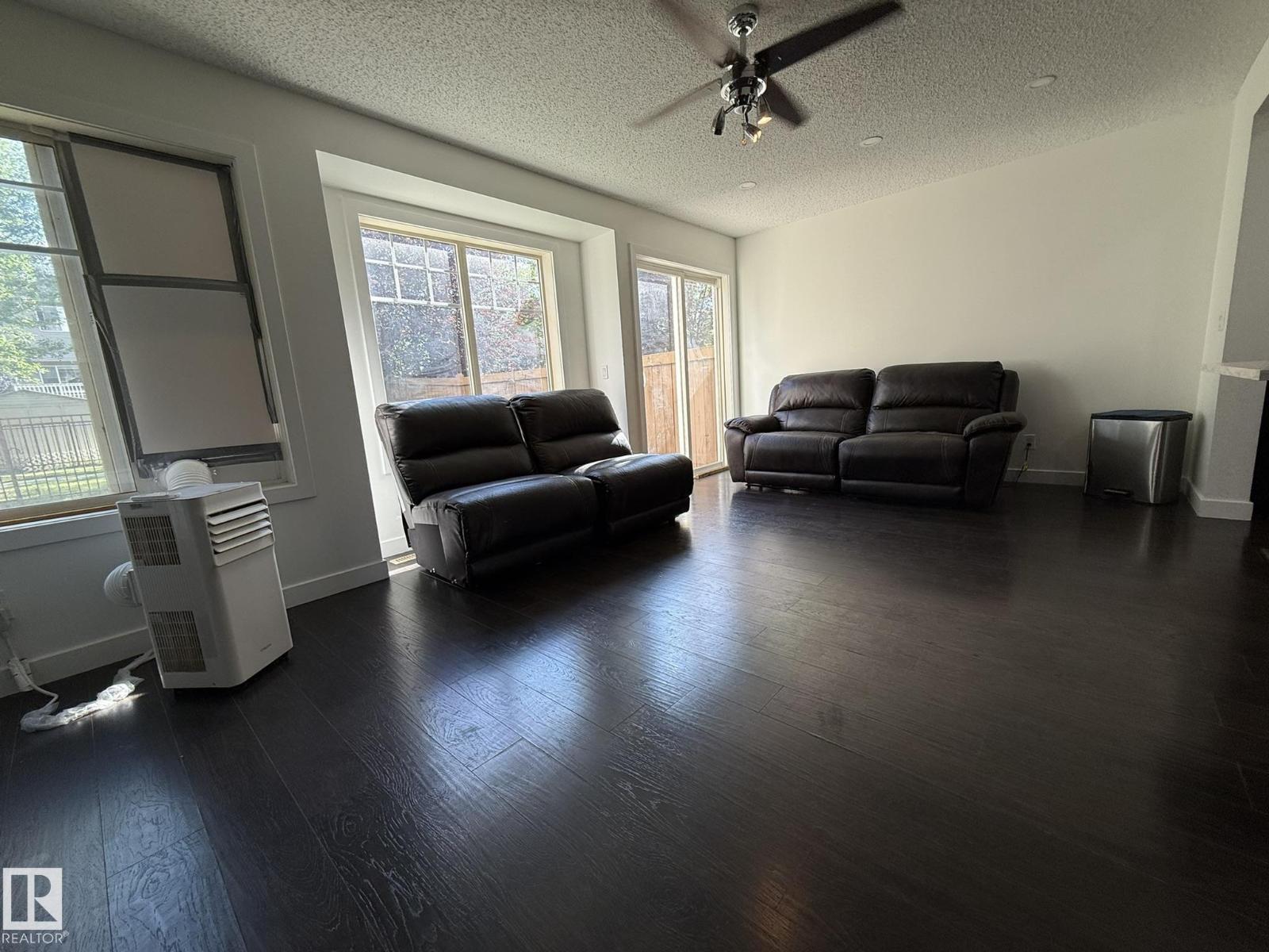 Photo 9 of 13 14208 36 St Nw, Edmonton AB