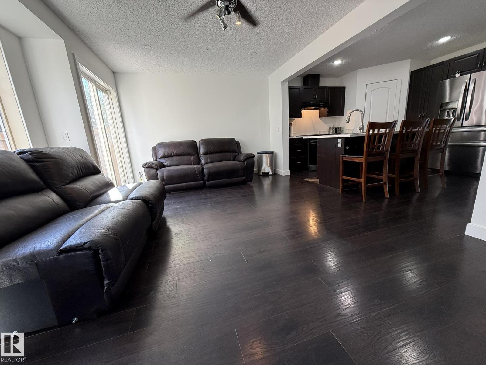 Photo 10 of 13 14208 36 St Nw, Edmonton AB