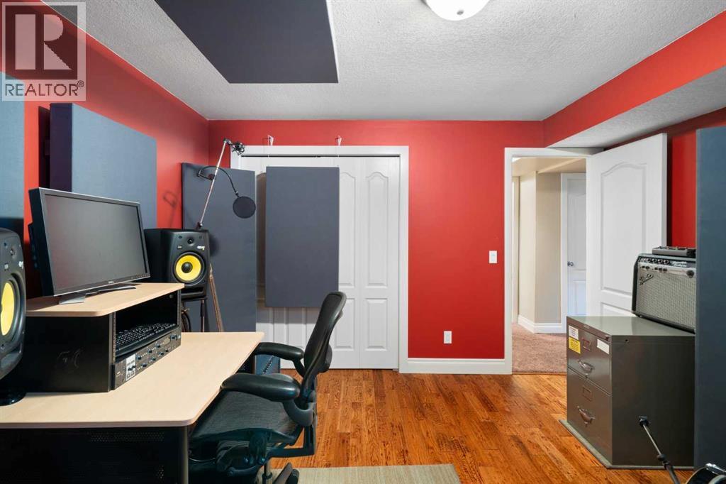 Photo 33 of 1914 Broadview Road Nw, Calgary AB