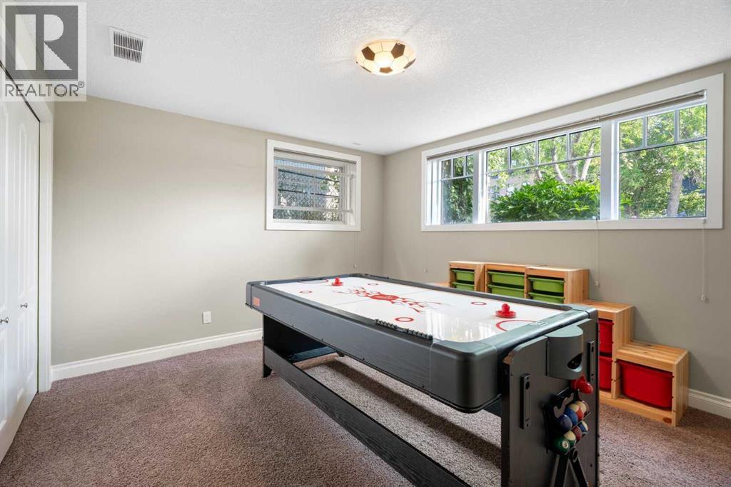 Photo 31 of 1914 Broadview Road Nw, Calgary AB