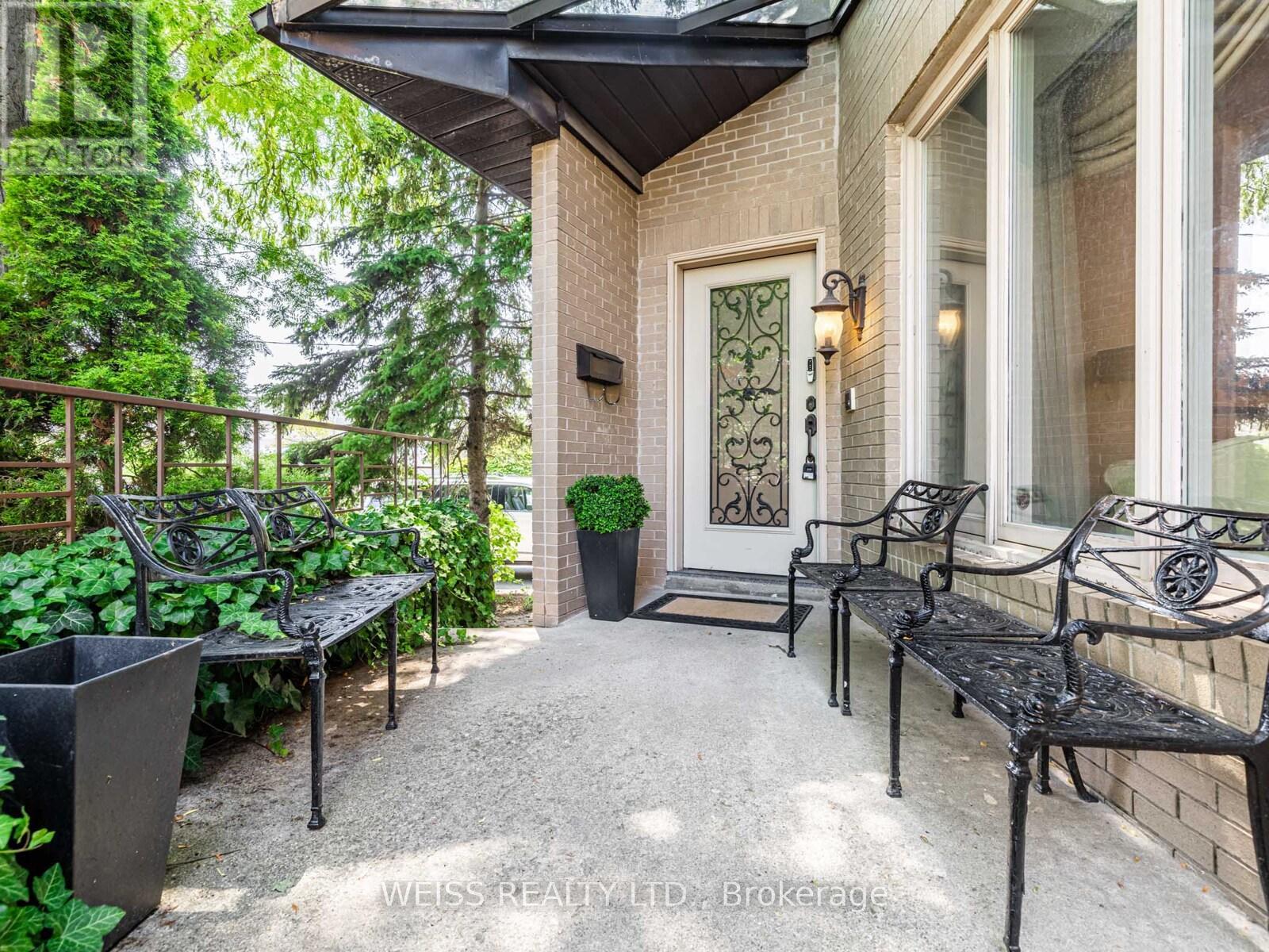 Photo 3 of 14 Northmount Avenue, Toronto ON