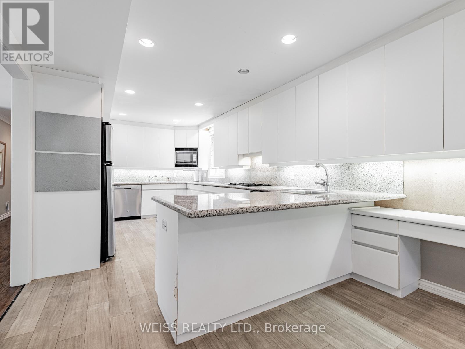 Photo 31 of 14 Northmount Avenue, Toronto ON