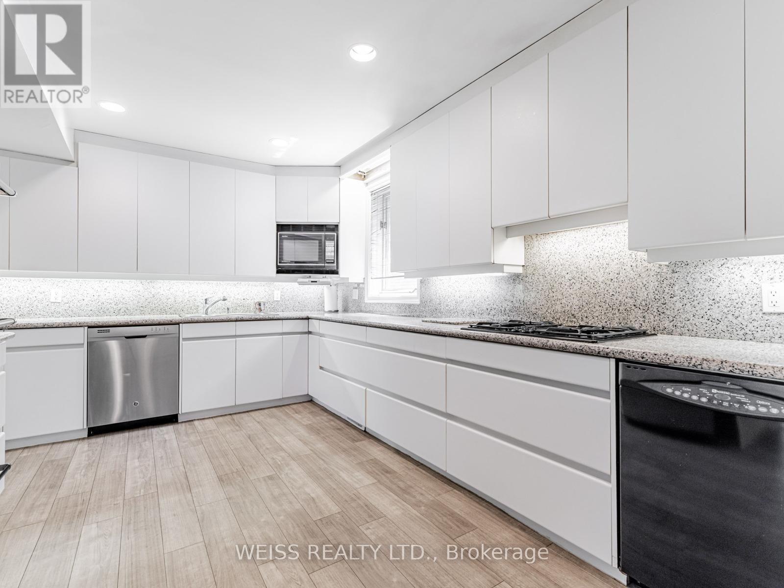 Photo 32 of 14 Northmount Avenue, Toronto ON