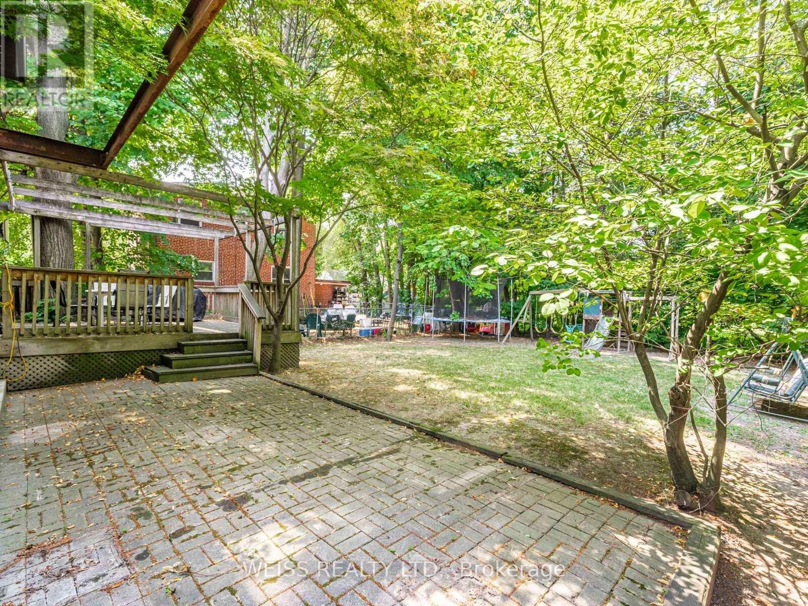 Photo 38 of 14 Northmount Avenue, Toronto ON